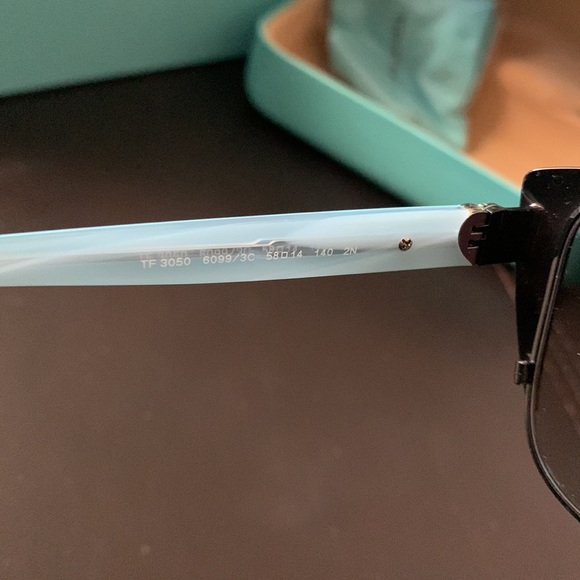 Sunglasses - Picture 5 of 8